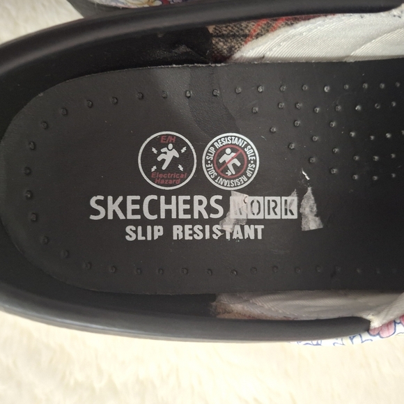 Women's Skechers Slip Resistant Work Clogs Size 9. - Picture 4 of 7